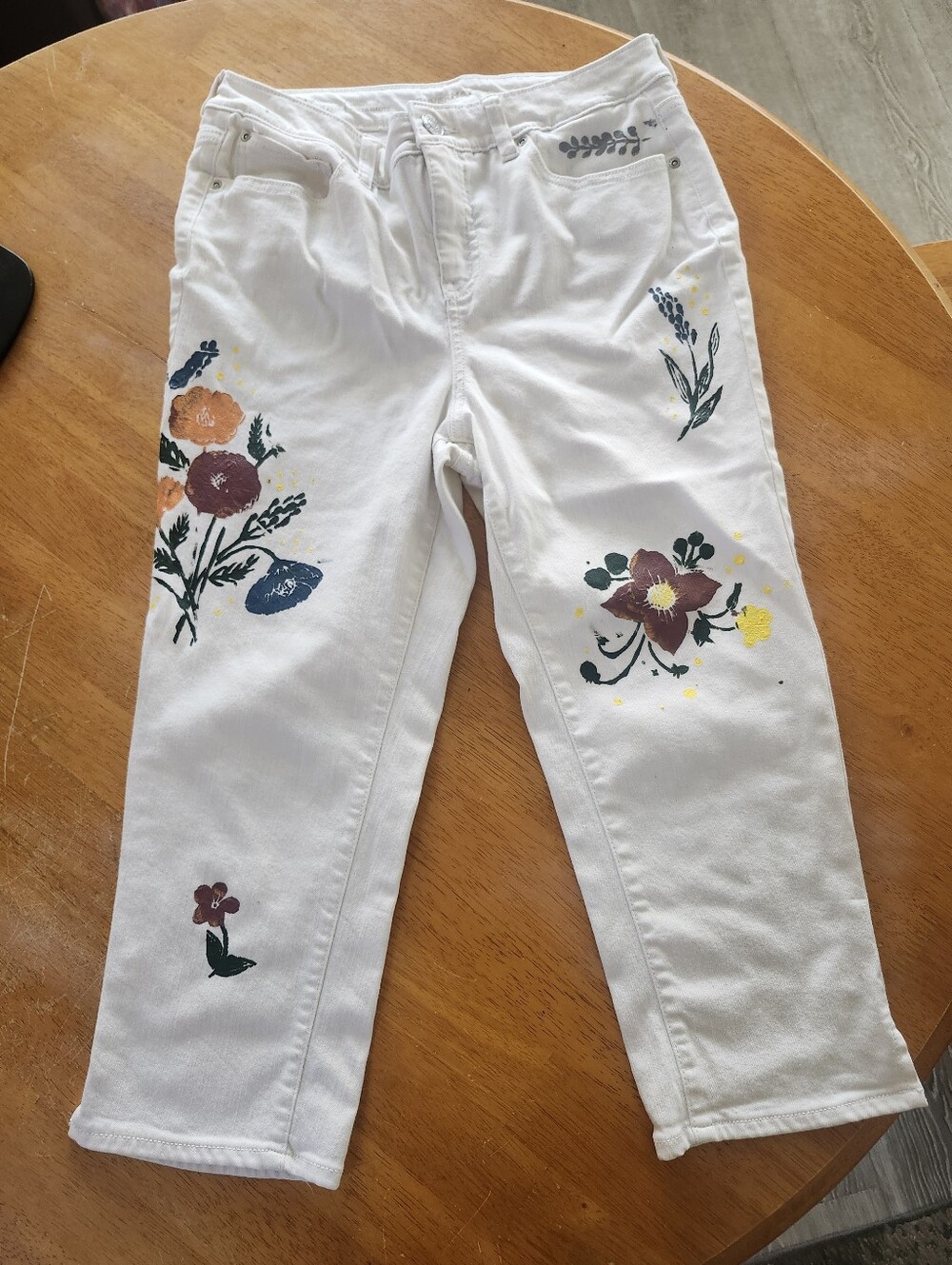 Denver Hayes Curve Tech White Jean Capris | One-of-a-Kind Floral, High Waisted